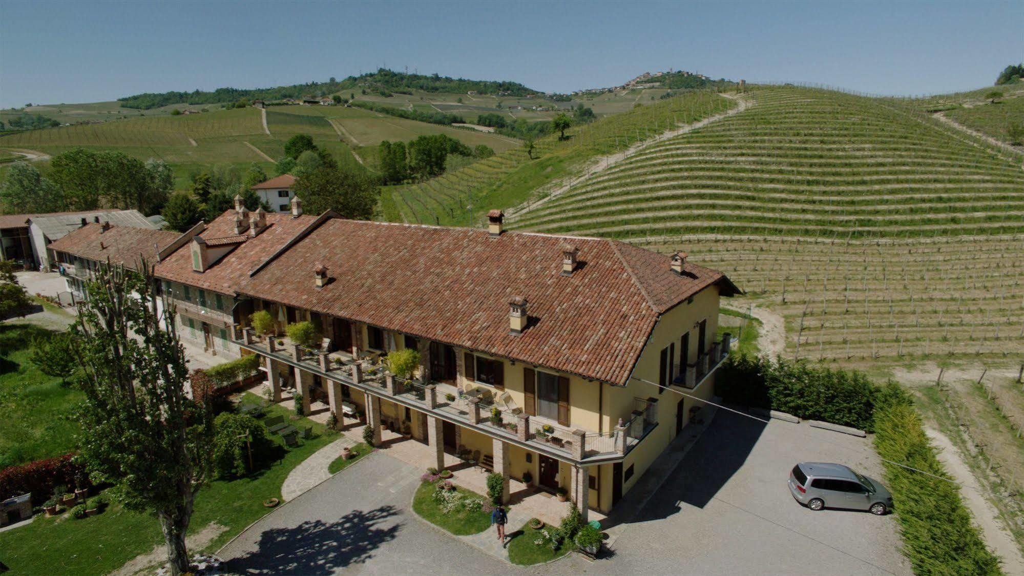 Cascina Rocca - Guest House Castiglione Falletto Exteriör bild